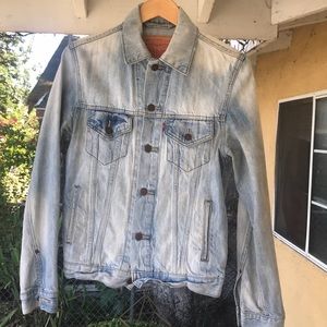 Levi’s denim jacket - unisex